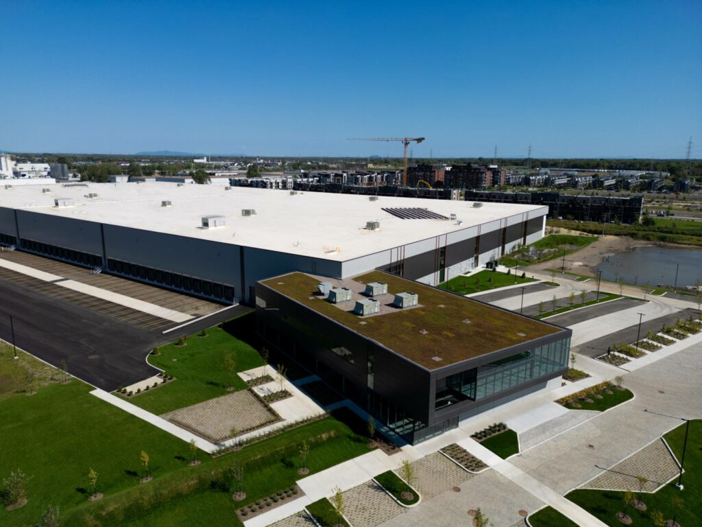 Un centre de distribution Meubles R&D à Candiac