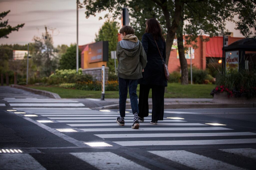 À peine inaugurées, les traverses piétonnes intelligentes de Candiac remportent un prix