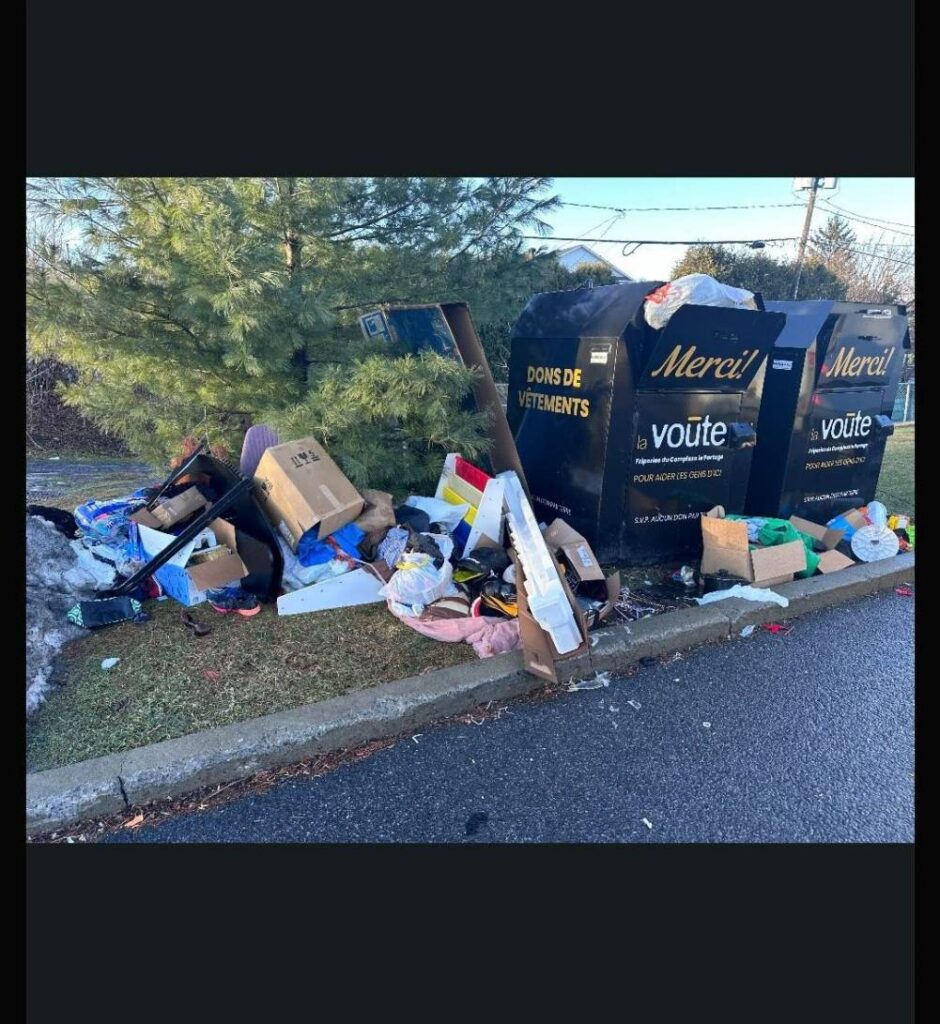 La difficile gestion des boites de dons de vêtements