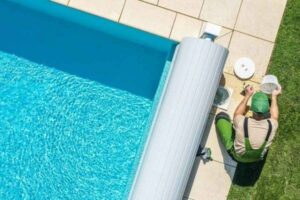 10 conseils pour maintenir la propreté de l’eau de votre piscine