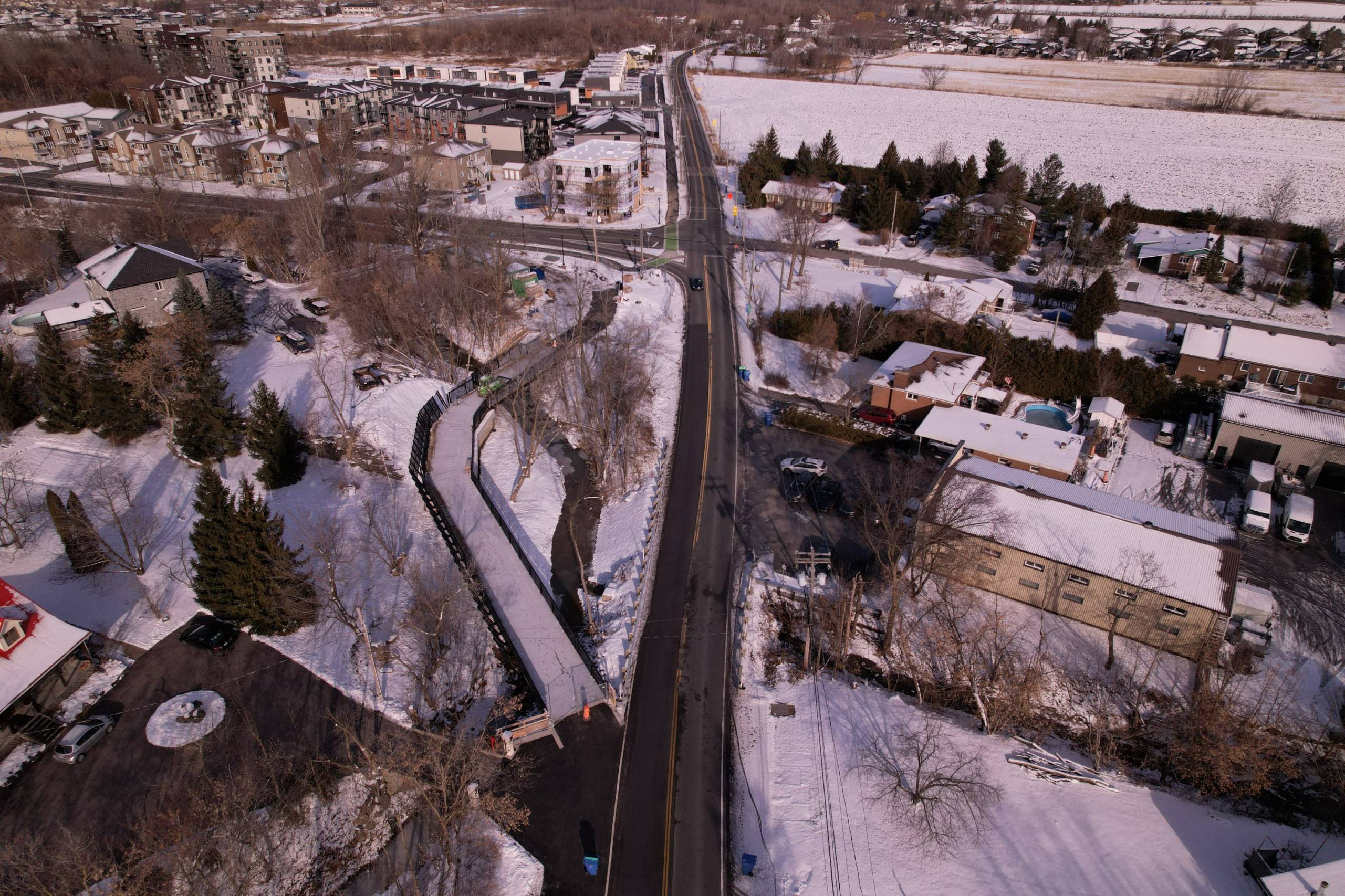 Passerelle du parc linéaire à Saint-Philippe : derniers travaux avant de l&rsquo;ouvrir