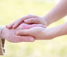 Soins palliatifs à domicile : comment préparer son logement ?