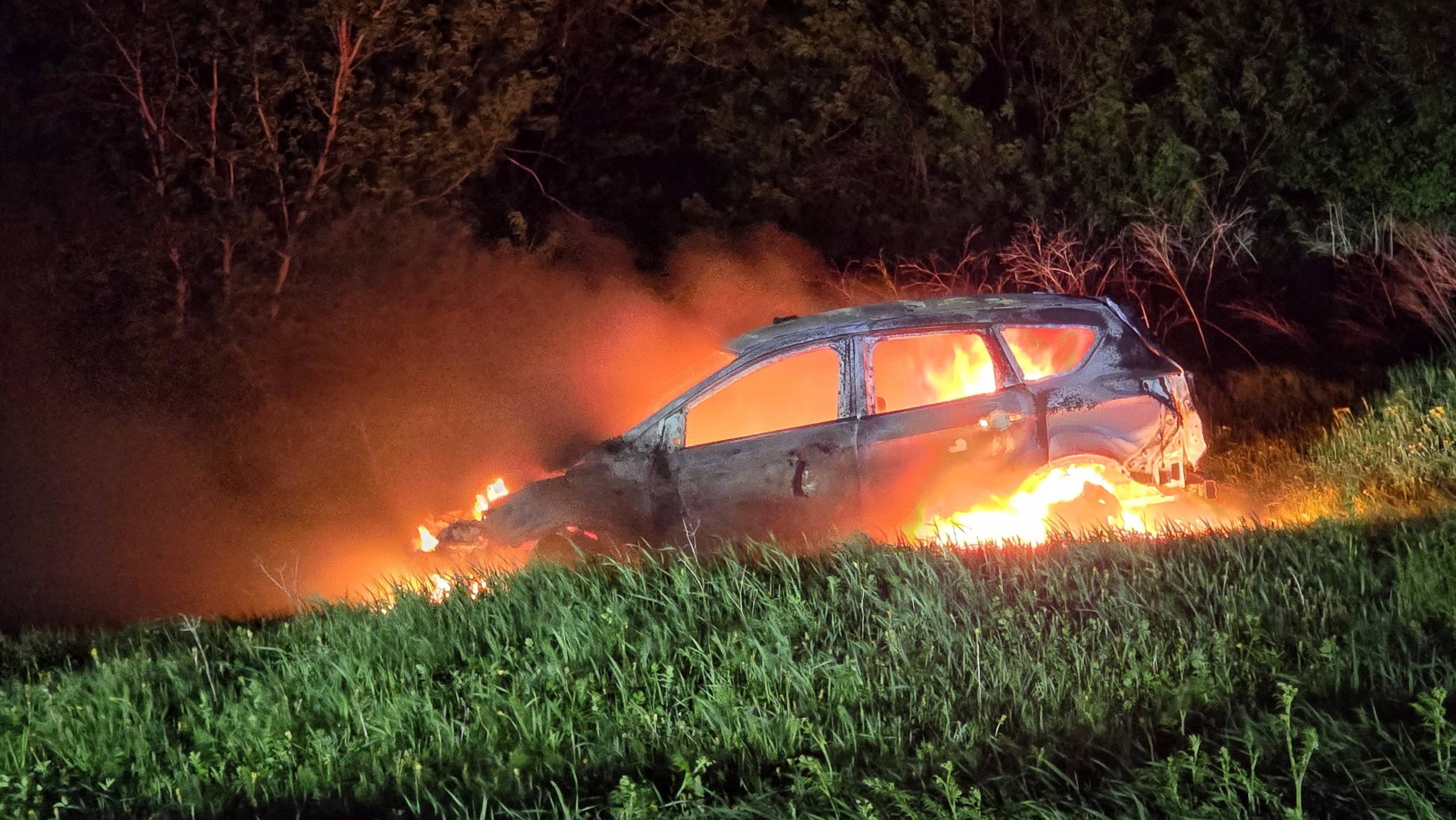 Un véhicule volé brûle à Saint-Mathieu