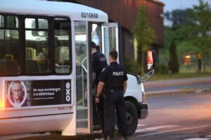Conducteur d&rsquo;autobus atteint par un projectile à Saint-Constant