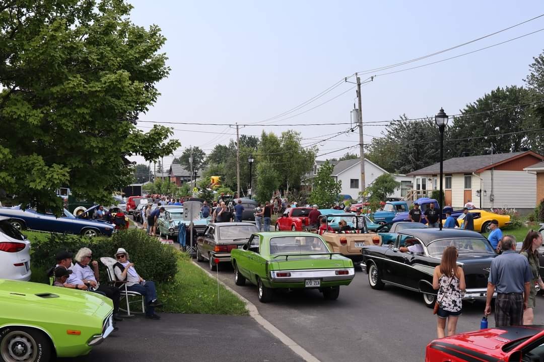 Exposition de voitures anciennes à Saint-Constant