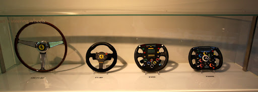 Ferrari innove avec des volants de style course dans ses voitures de route