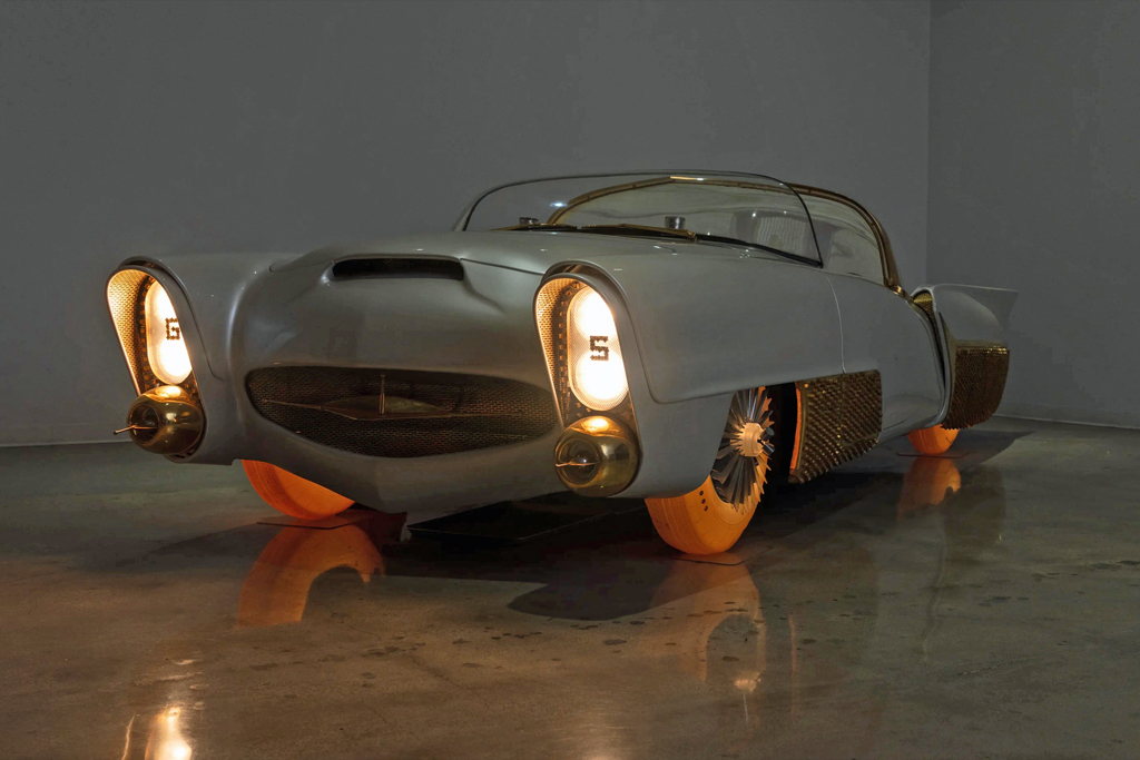 La Golden Sahara II, l’auto aux pneus lumineux, bientôt offerte par Mecum