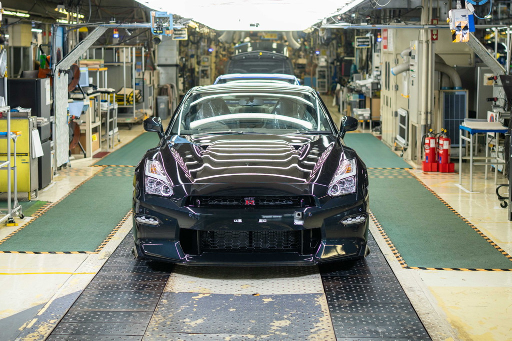 Nissan célèbre la fin de la production de la GT-R R35