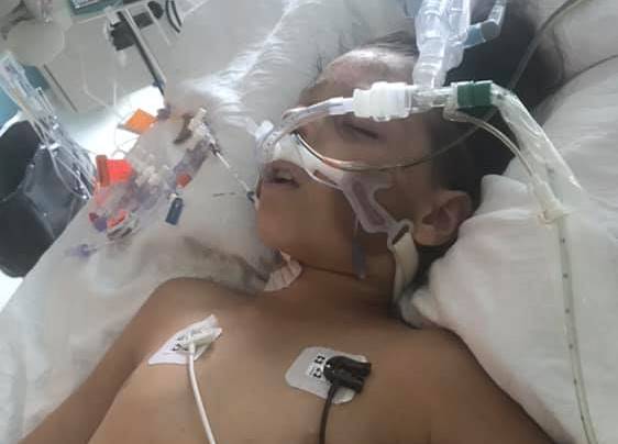 Image illustrant l'article: «Continuez de nous envoyer vos bonnes énergies !!!!» – La maman du garçon gravement blessé 