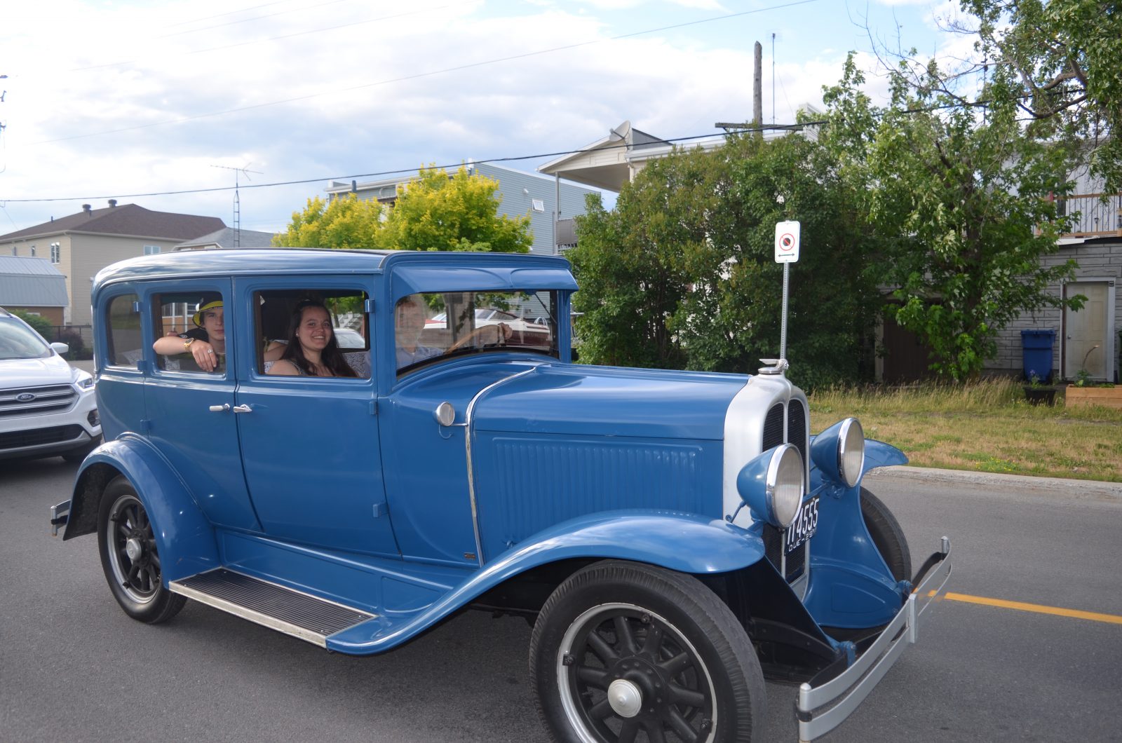 PHOTOS – Les élèves de l’école Pierre-Bédard finissent l’année en voiture !