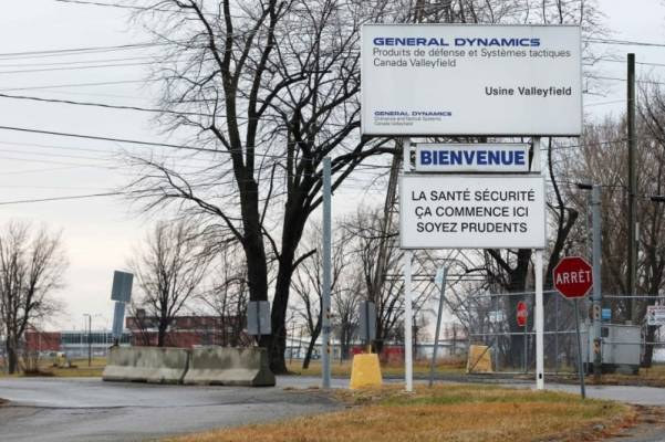 Découvrez comment on range les valises dans la soute à bagages d’un avion