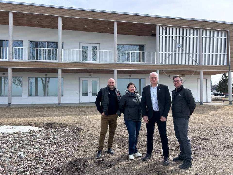 Regardez vos divertissements n’importe où avec ce projecteur laser 4K de LG