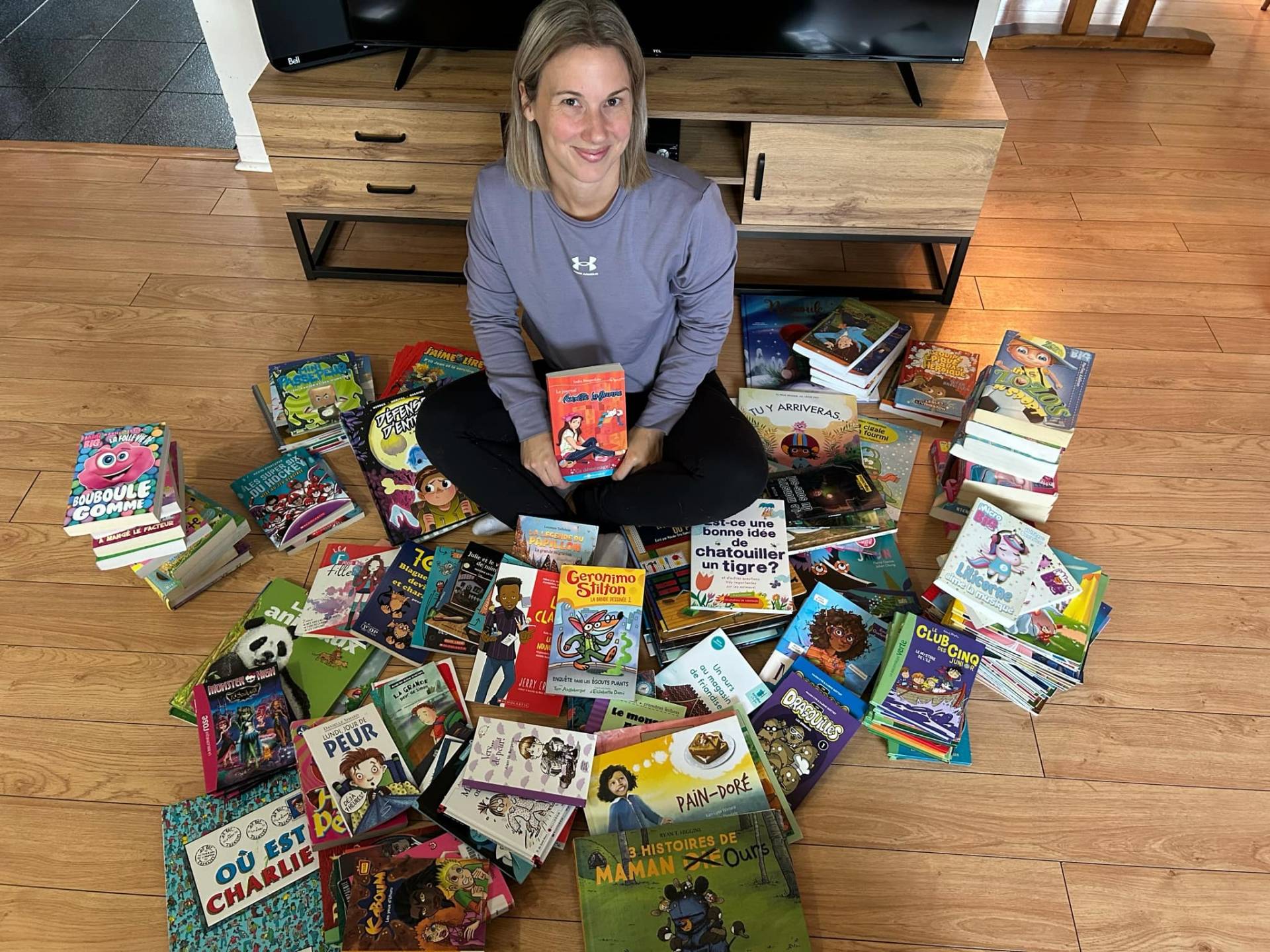 Jeunes chiens et troupeau de vaches