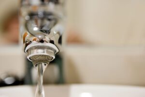 6 conseils pour prévenir le bouchage de lavabo