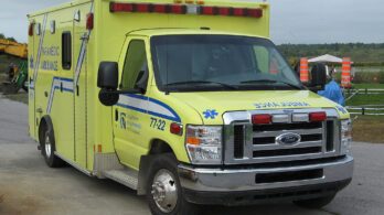 Collision avec un tracteur de déneigement : un homme dans un état critique