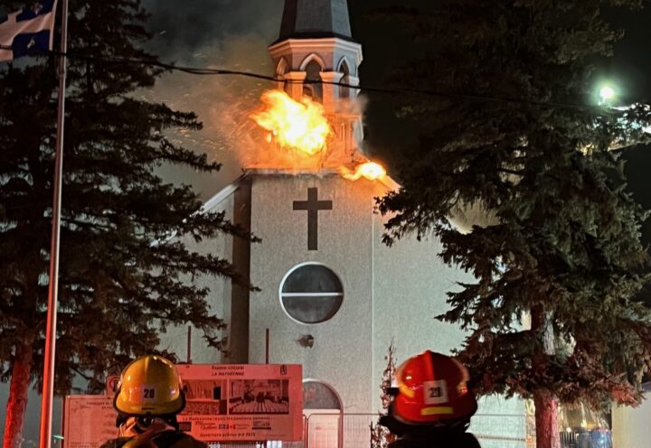 L’église de Saint-Mathieu rasée par les flammes