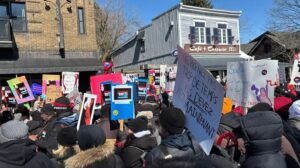 Communautaire à boutte ! : des milliers de travailleurs sortent dans la rue