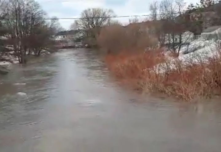 Sainte-Catherine : le niveau de la rivière Saint-Régis surveillé