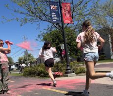 Course rose à Delson: Près de 1100 enfants courent contre le cancer du sein 