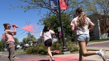 Course rose à Delson: Près de 1100 enfants courent contre le cancer du sein 