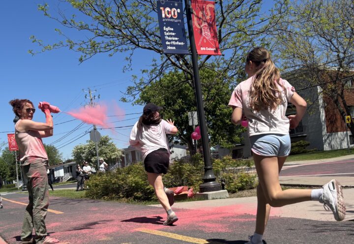 Course rose à Delson: Près de 1100 enfants courent contre le cancer du sein 