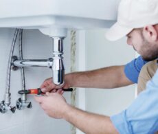 Urgence plomberie : quoi faire avant l’arrivée d’un plombier ?