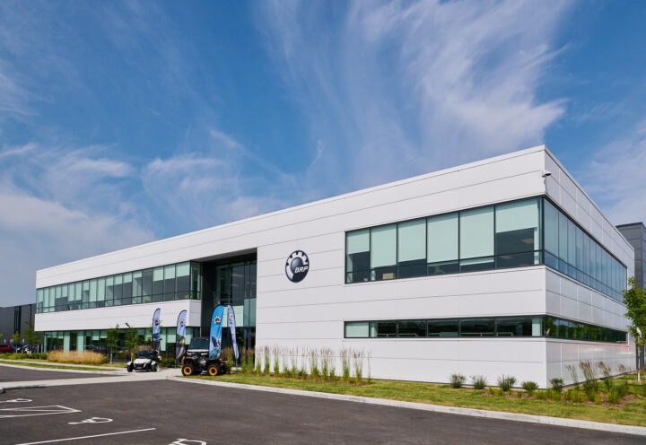 Saint-Philippe: BRP inaugure son plus grand centre de distribution au monde