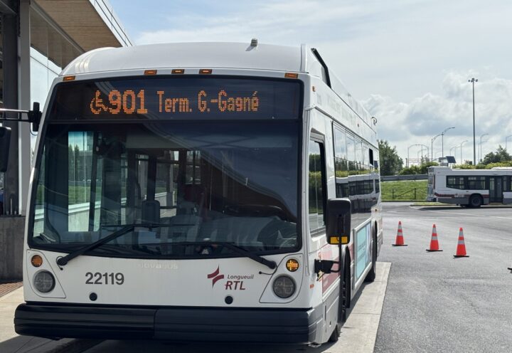 Ligne métropolitaine : l’autobus qui franchit les limites territoriales