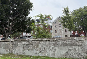 La Prairie: Aide de 267 300 $ pour restaurer le mur du Rempart