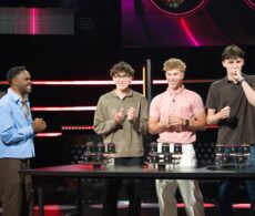 Le moment de véri-thé pour trois amis Inarrêtables