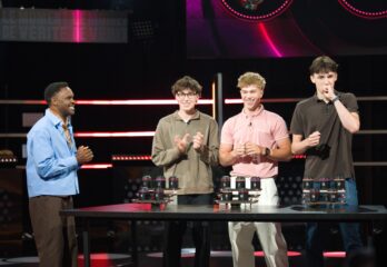 Le moment de véri-thé pour trois amis Inarrêtables